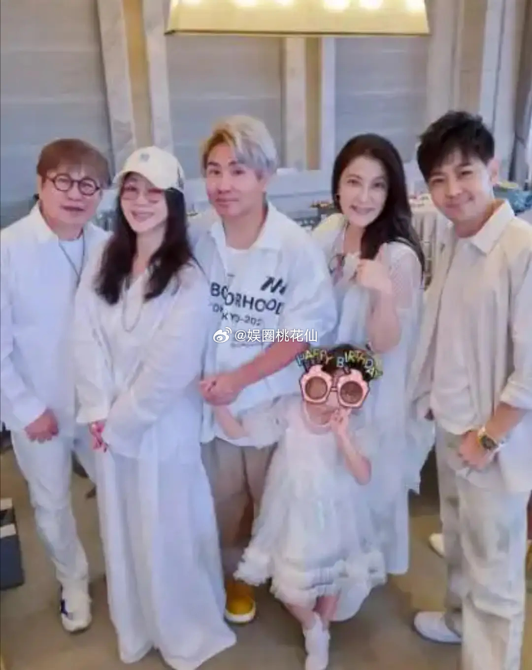 欧弟在台湾为自己和现任妻子生的小女儿举办了一场隆重的周岁宴，邀请了不少圈内好友参
