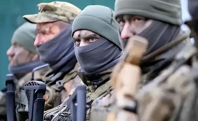 乌克兰恐怕真的没人可死了！俄军在顿涅茨克打扫战场，越扫越心惊：满地阵亡士兵，竟没