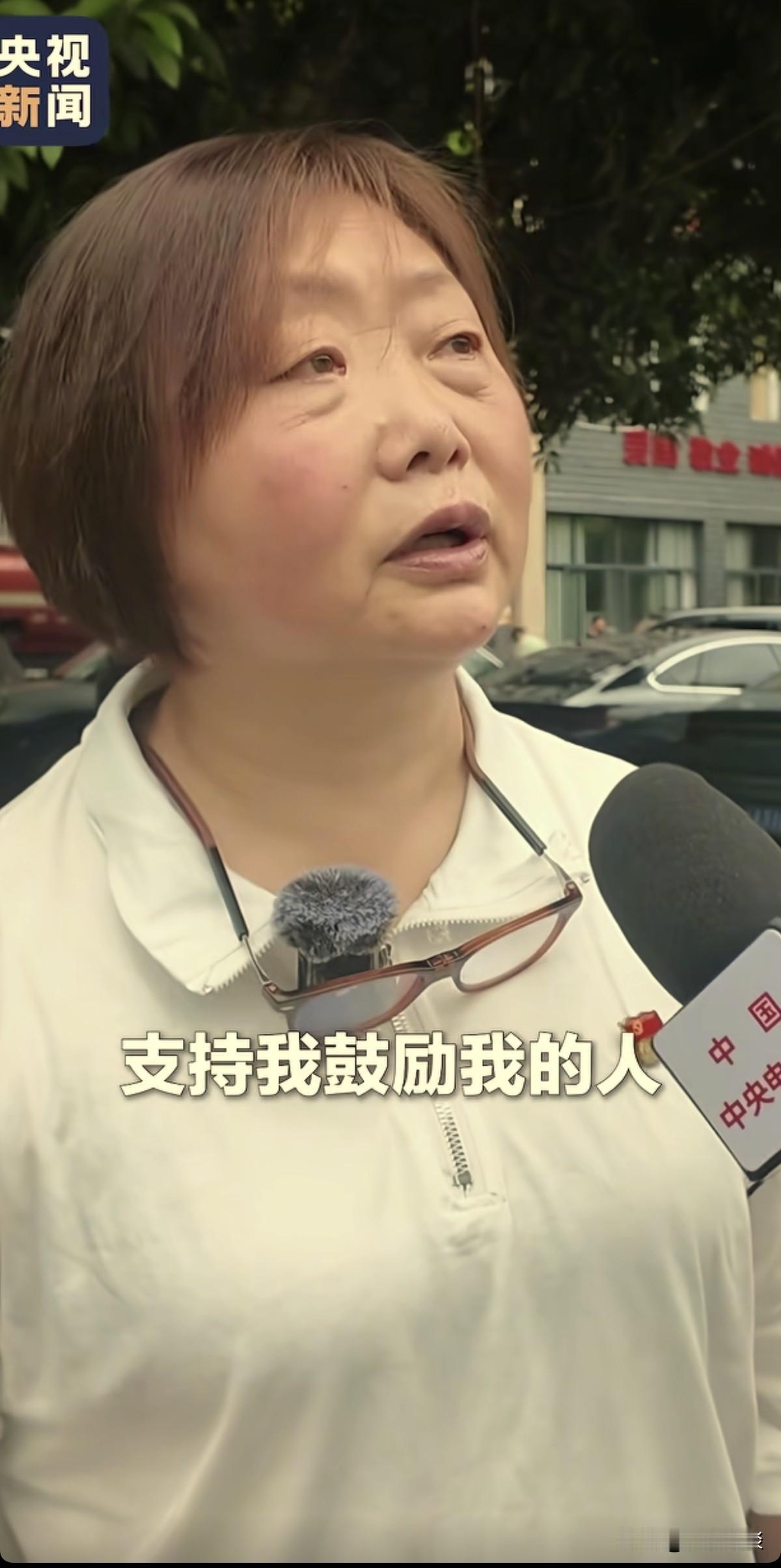 到底应该以何种方式去评价一个干部的好坏？是吃糠咽菜，还是穿破衣烂衫？女村支书带着