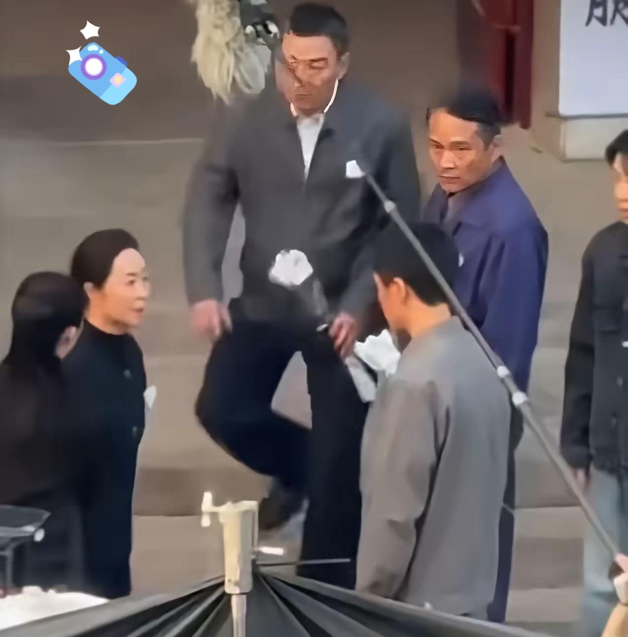 陈晓被打了，

这一耳光打的老远都能听到声音，看着都疼，脸上泛红，就连对手的手也