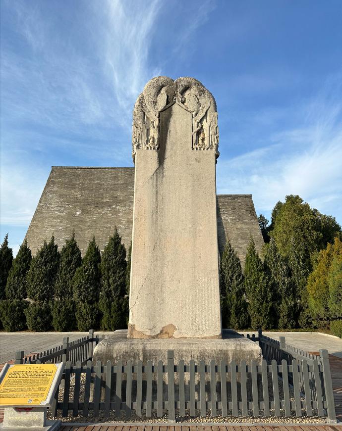 公元705年冬天，洛阳上阳宫里那个八十二岁的老太太咽气前，留下一道遗诏。去帝号，