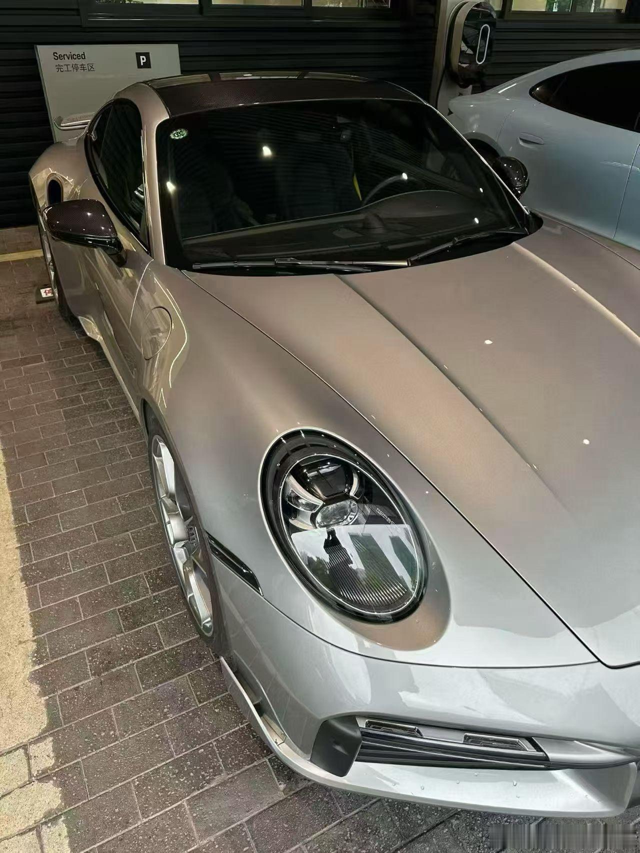 保时捷992 turbo s，、带SD组件，高定版配色，GT银，黑内顶级配色 