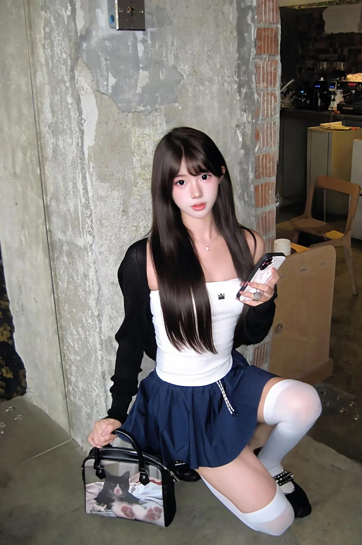 今天非常少女风，少爷他终于笑了 因为跟大二学长一起参加活动。南昌今天最热，可能南