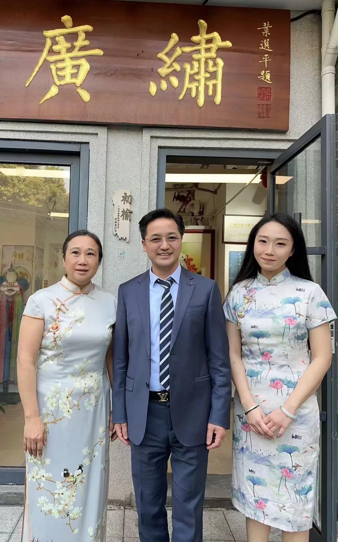 永庆坊。采访“广绣”广州市非遗传承人李敏及其女儿谭靖榆，谭靖榆，中国工艺美术大师