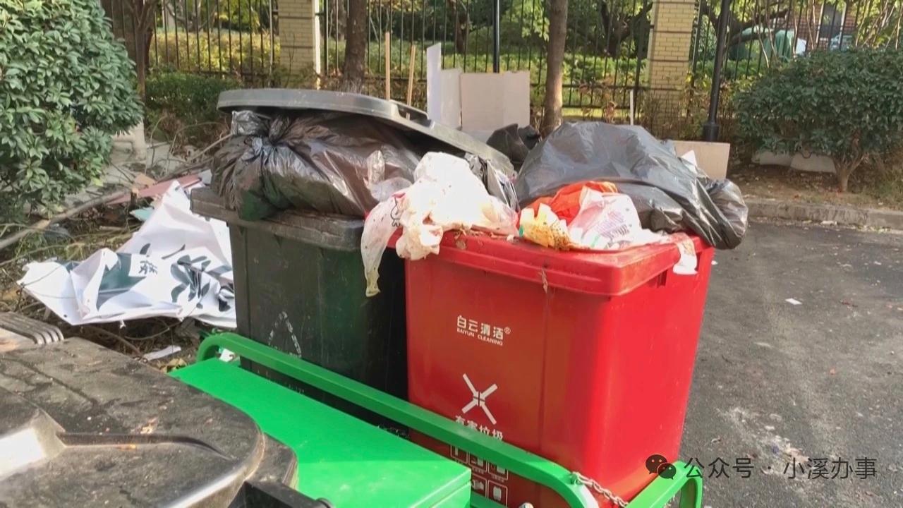 小区垃圾一周没人收   居民生活大受影响

山东烟台开发区中建·悦海和园小区是一