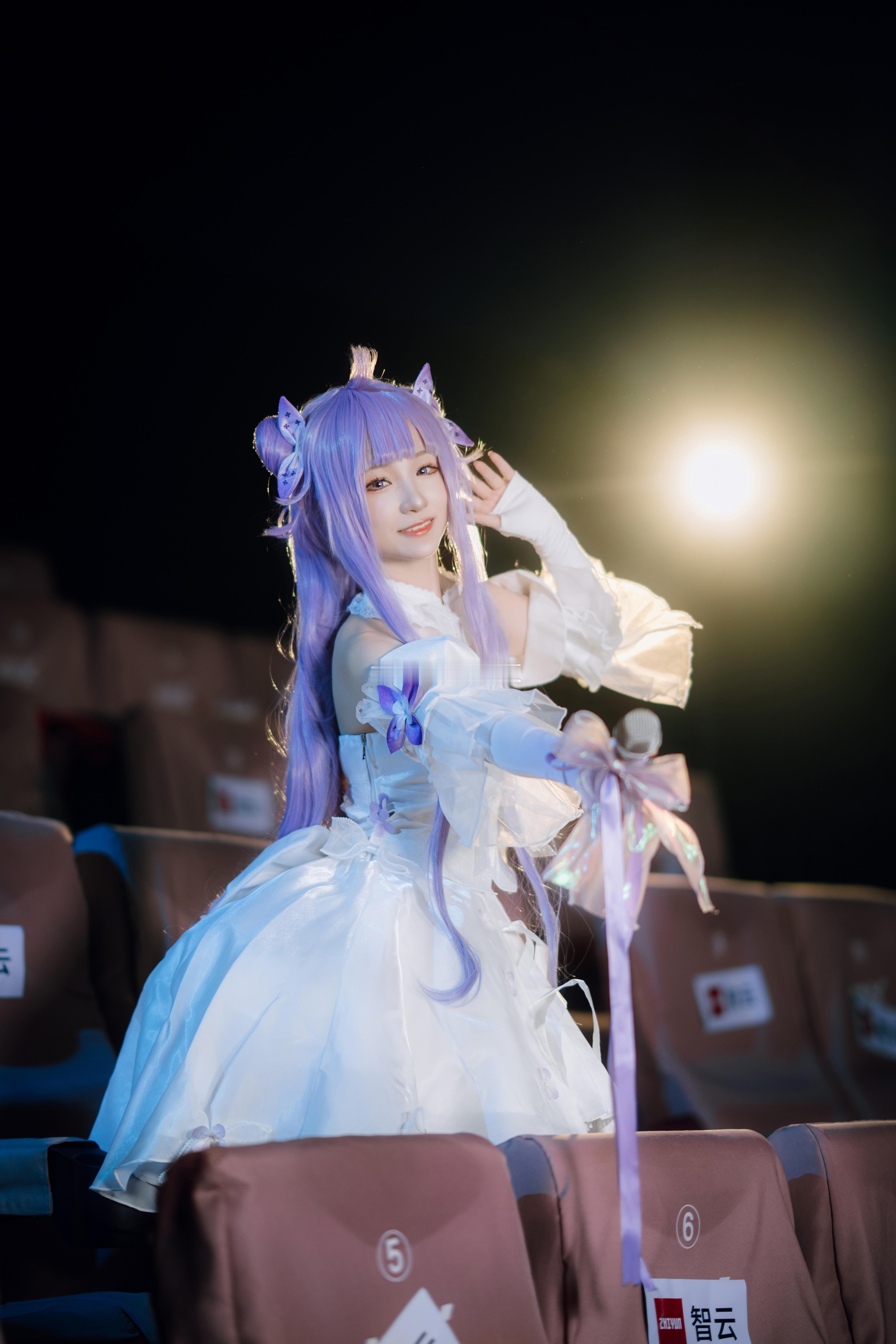 —   “ 是小偶像的live！感谢来和独角兽见面🥰💗 ”工作照当片发[do