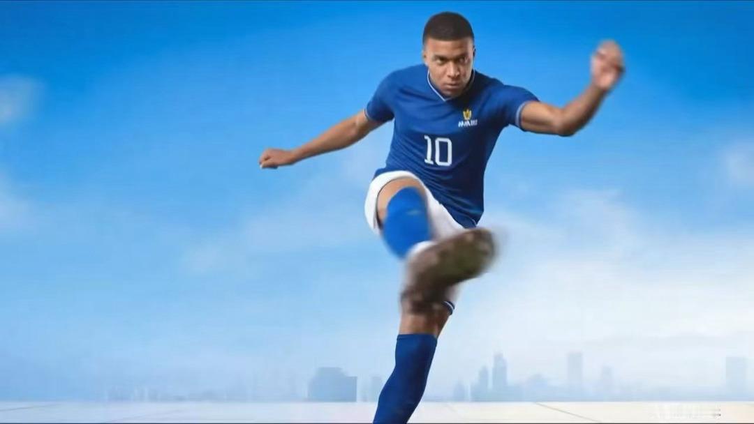 姆巴佩有新队友了 姆总场下秘密武器曝光——东鹏补水啦，专治各种体力欠费！跑步撸铁