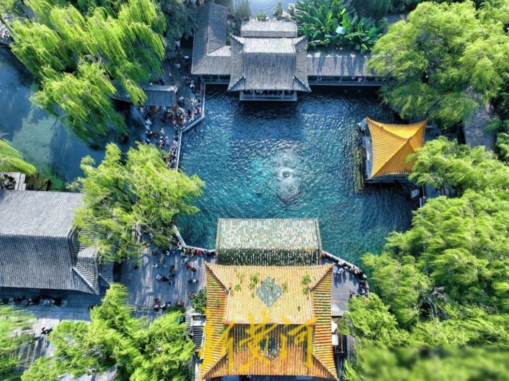 当年被无数人质疑的那个世纪工程，如今居然干成了改写中国地理格局的惊世逆转。
十几