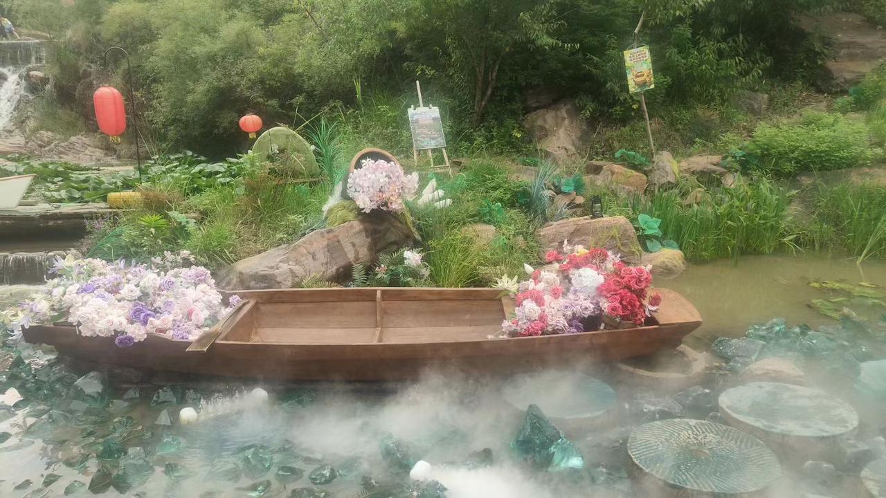 且赴山野，静听风来。