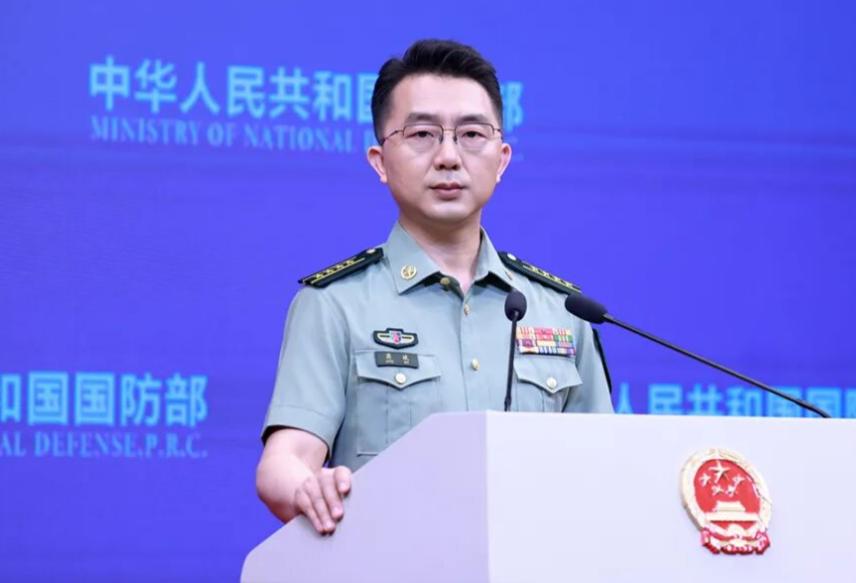 台湾的天彻底塌了！

7月31日晚，国防部在建军99周年招待会上把两条红线同时摆