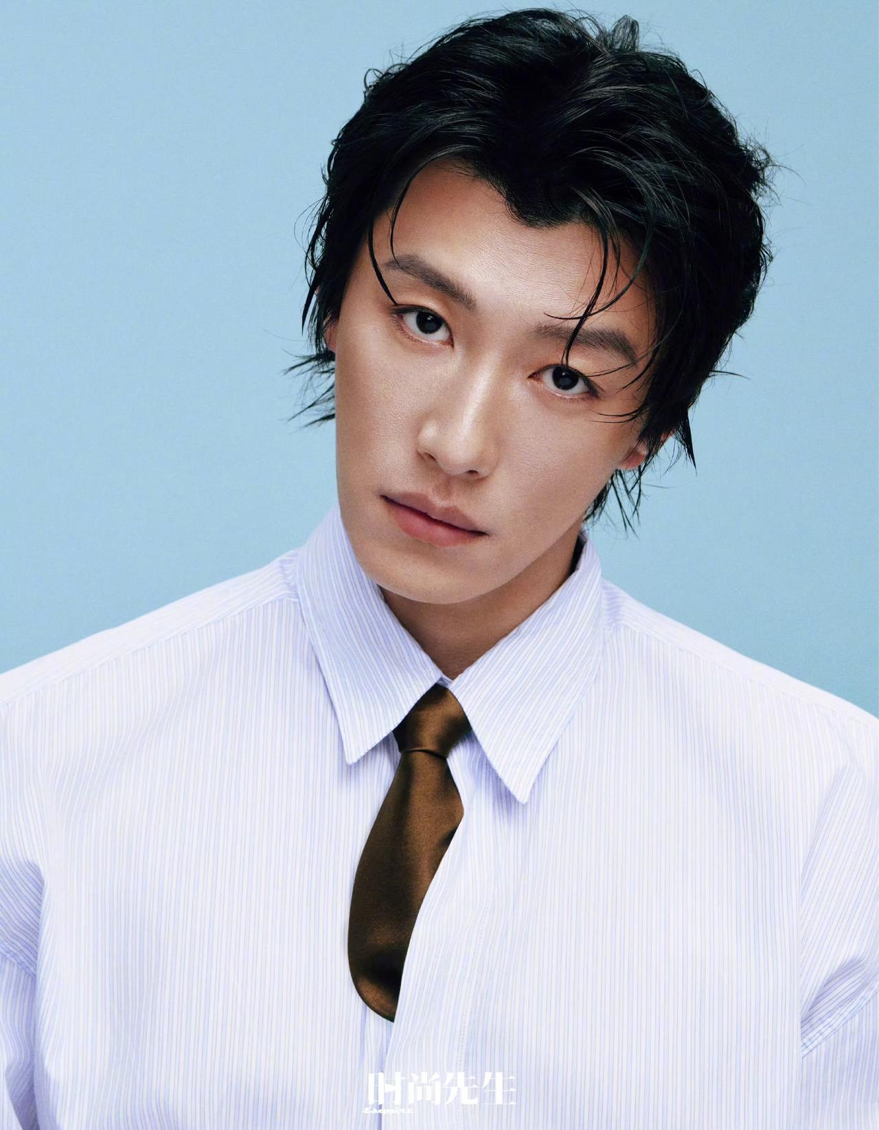 最近，代旭真是火爆全网！他受邀为《时尚先生》拍了一组大片，简直帅炸了！凭借新剧《