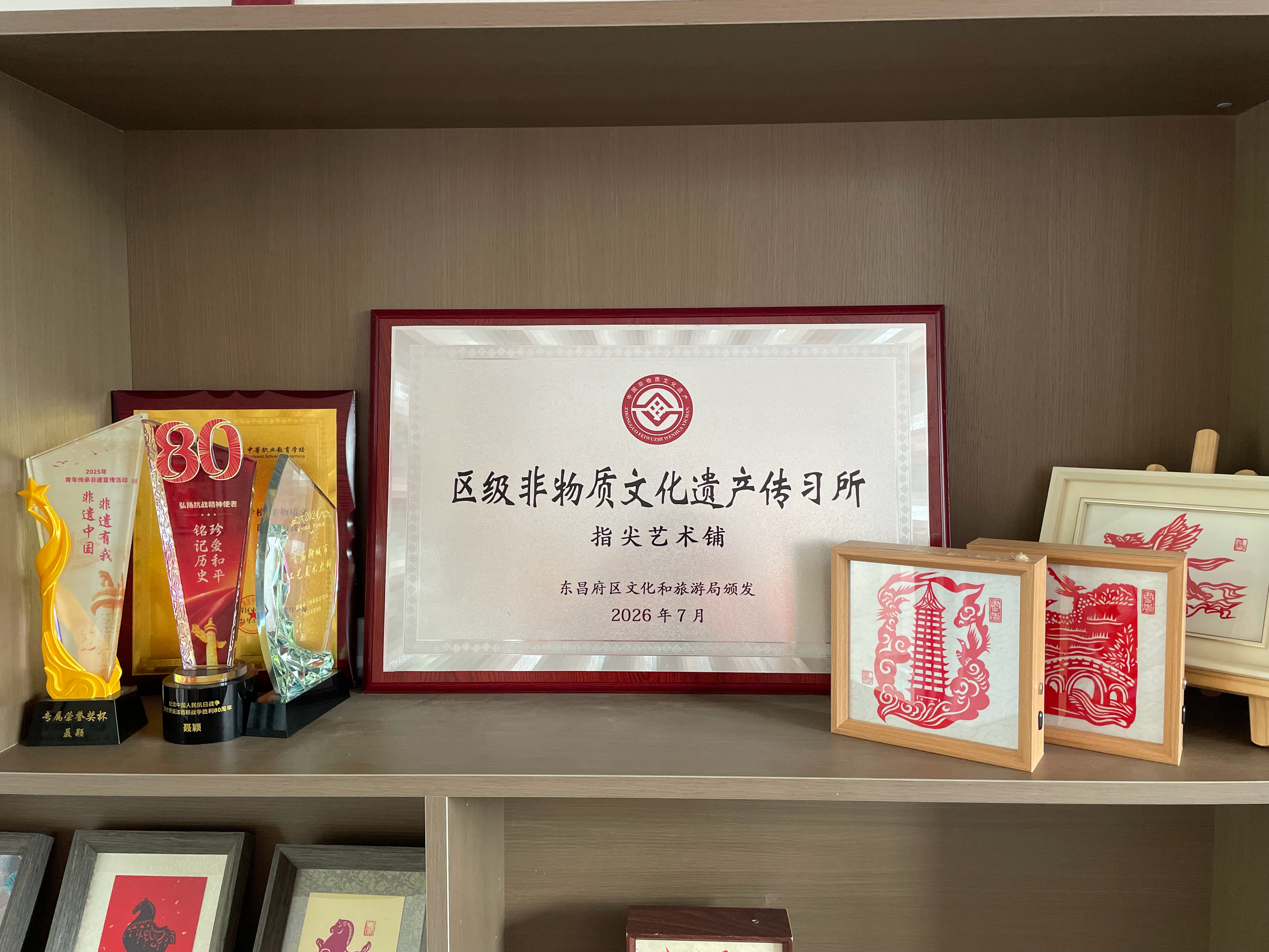 这趟聊城非遗之旅太上头了！先去东昌铜韵钟表文化博物馆，听滴答声，看熔铜和雕刻碰撞