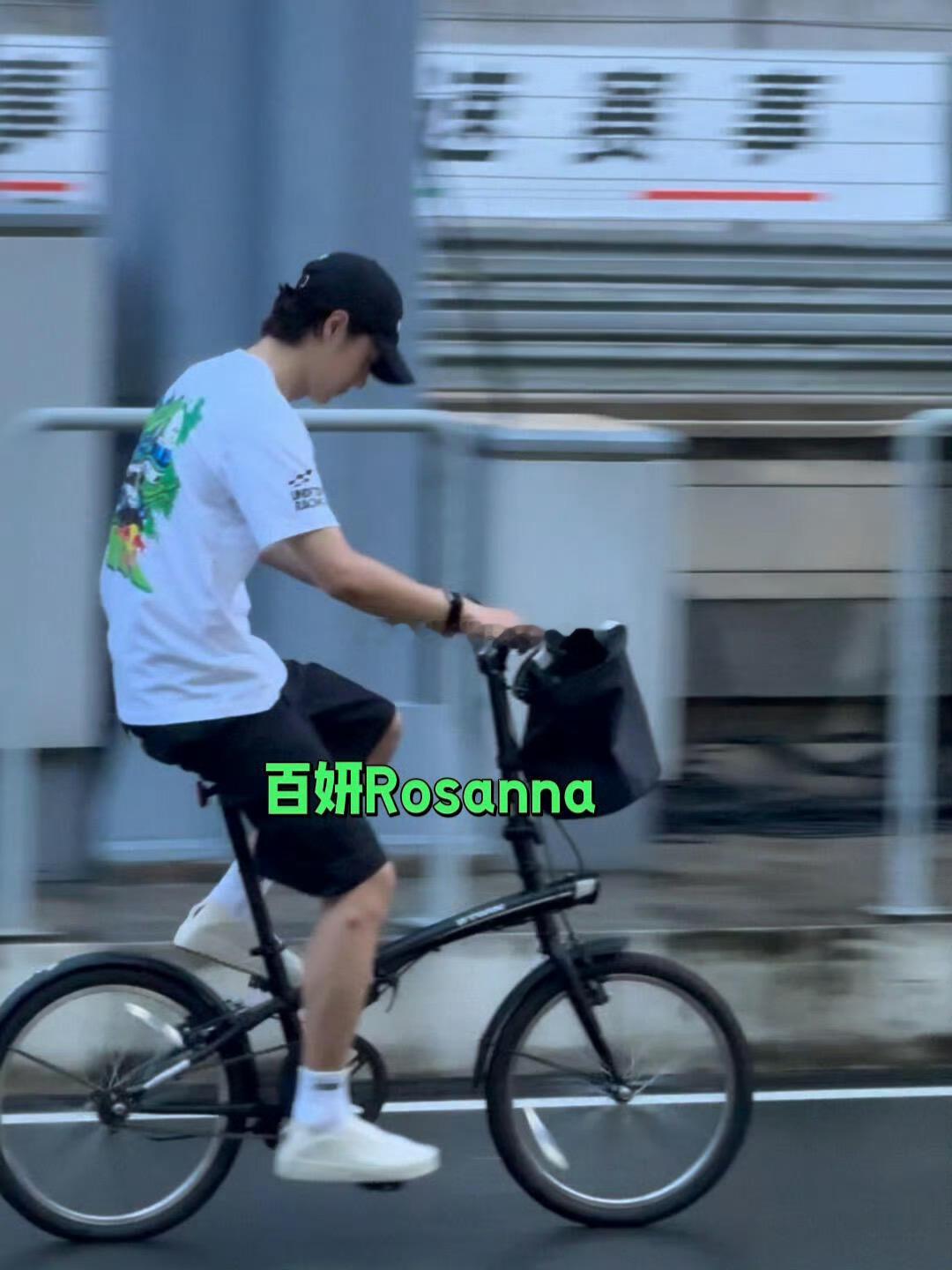 王一博你咋跟我穿上同款了[doge]我的都快穿烂了王一博[超话]  ​​​