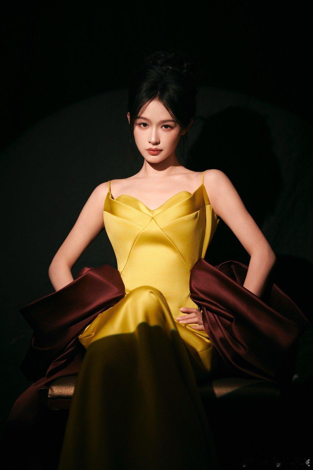 这气场是拉满了，可看着我都替她捏把汗！ 