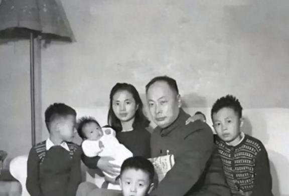 1974年，陈毅夫人张茜病重弥留之际，盯着三个儿子只说了一句话：“妹妹不出嫁，你