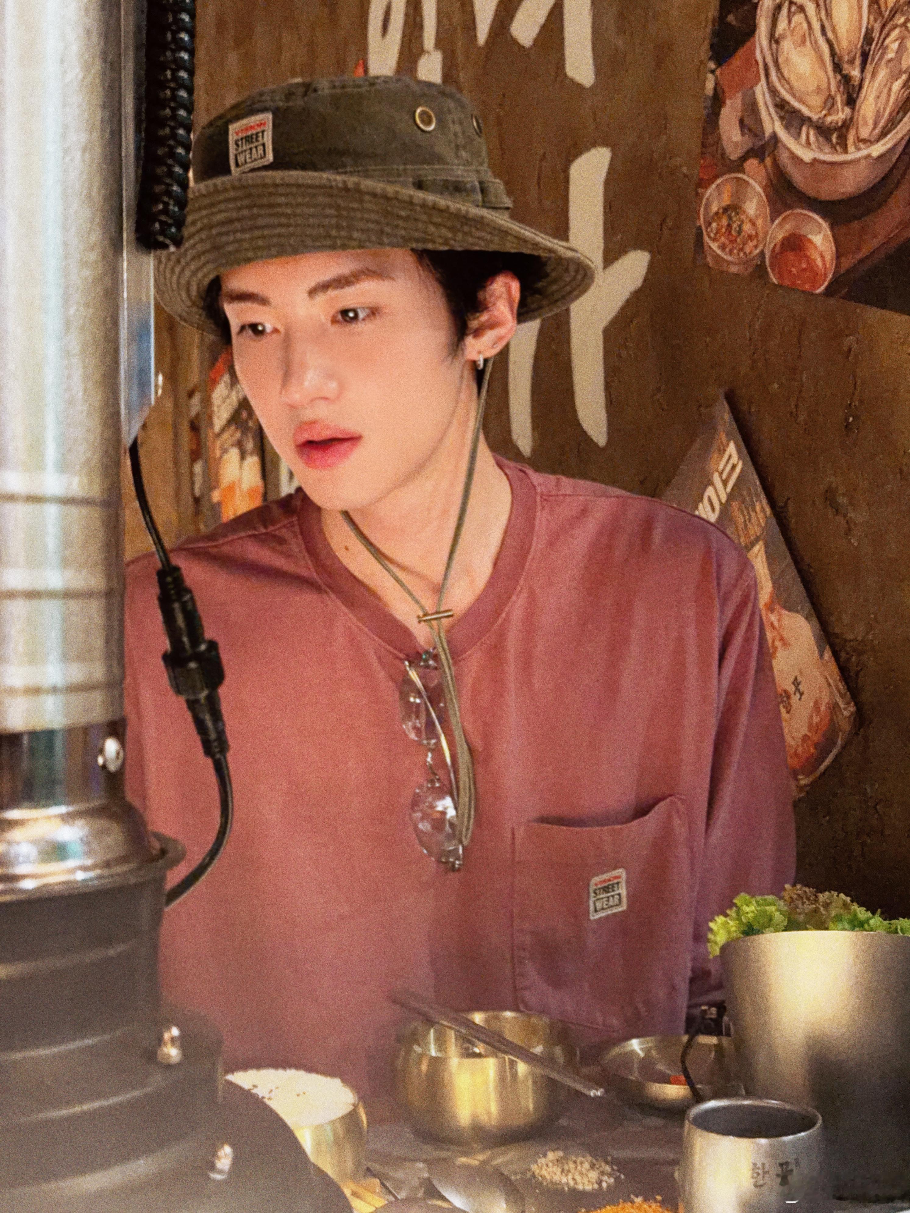 闫桉烽影燃梅香 🍬闫桉华容简 “带着世间的所有美好 去奔赴你” 𝐈 𝐜𝐨