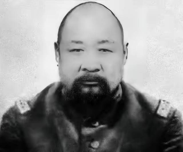 1880年腊月二十八，寒风凛冽，张怀芝踏着积雪去亲娘舅家。他身无分文，只想借点钱