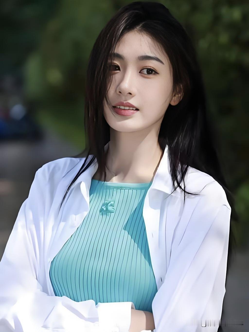 镜头前从容控场，笑语间自有锋芒。孙乐言——以专业为底色，用真诚做桥梁，每一次开口