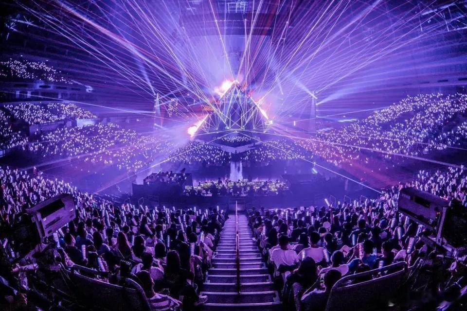 周董福州演唱会哭了！45岁的“太阳之子”，艺术人的担当很可贵 ​​​