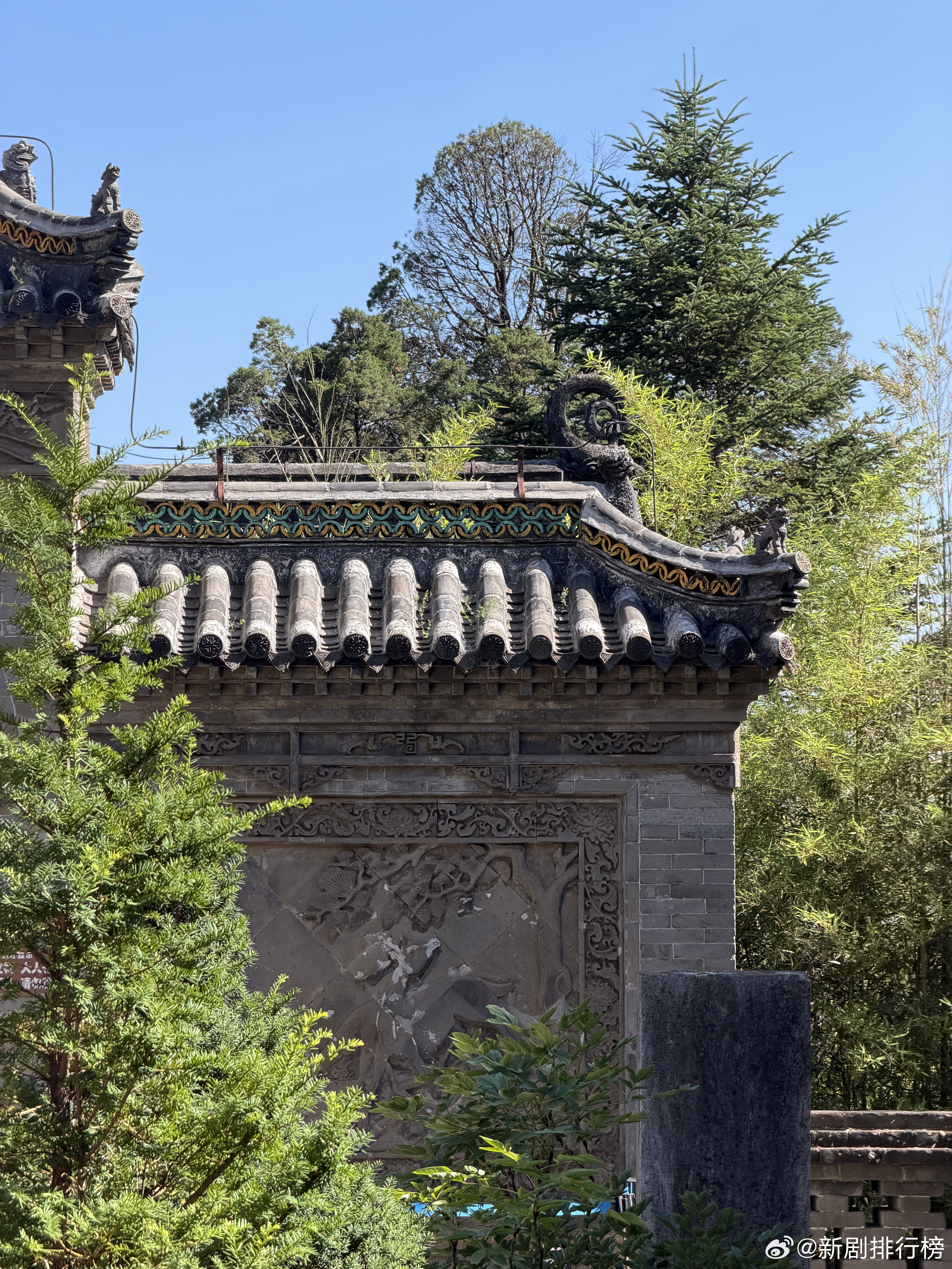 我宣布，今天暂时退出月饼口味大战，去辽宁大孤山当个快乐游客！天后宫的砖雕值得细看