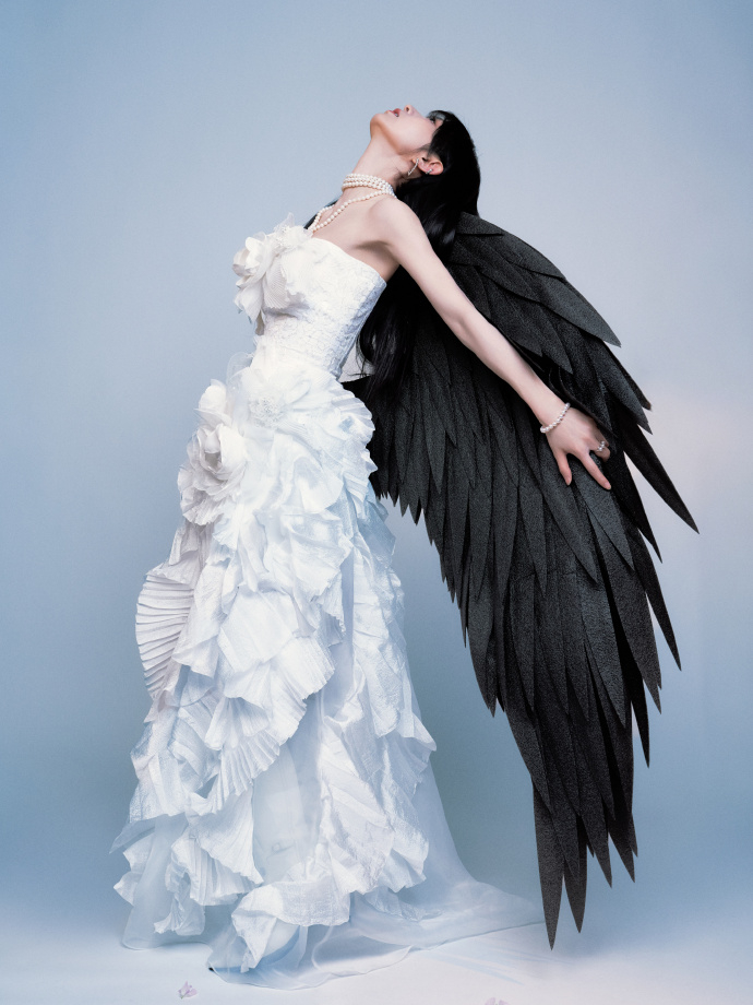 田曦薇黑天使田曦薇单边翅膀 好美啊小田！ 