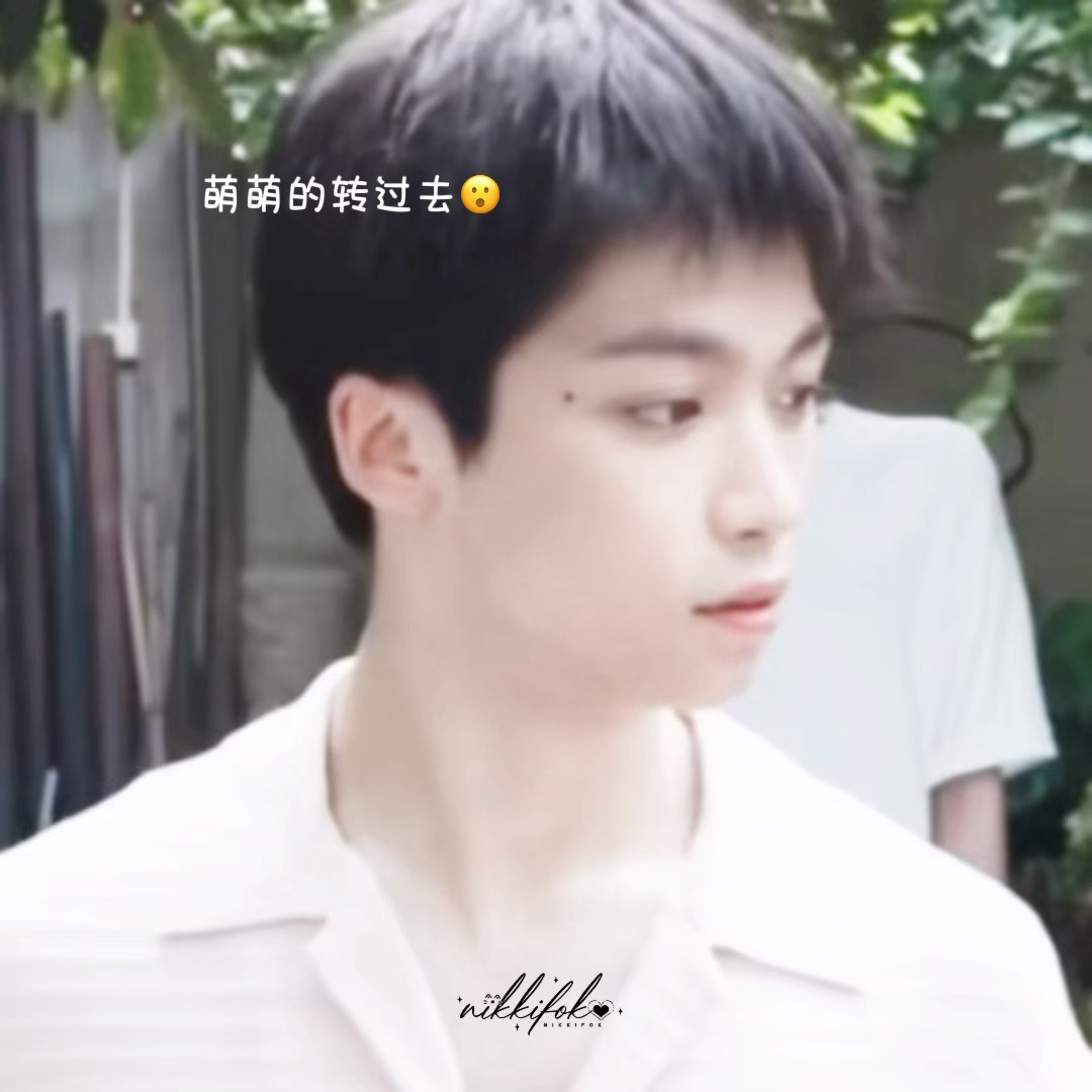 雷雷：宝贝他笑啥尼？？小朋：我看见他就想笑咋办嘛…… 