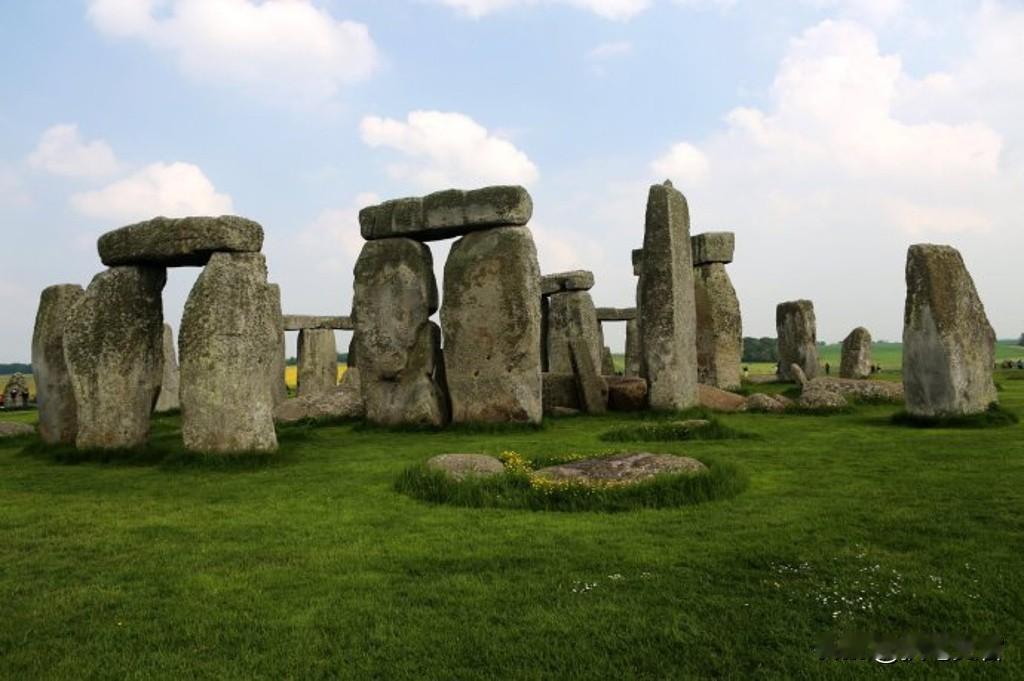 英国的巨石阵有何神秘之处? 要说英国最有名的史前石头建筑，那肯定是巨石阵了——它