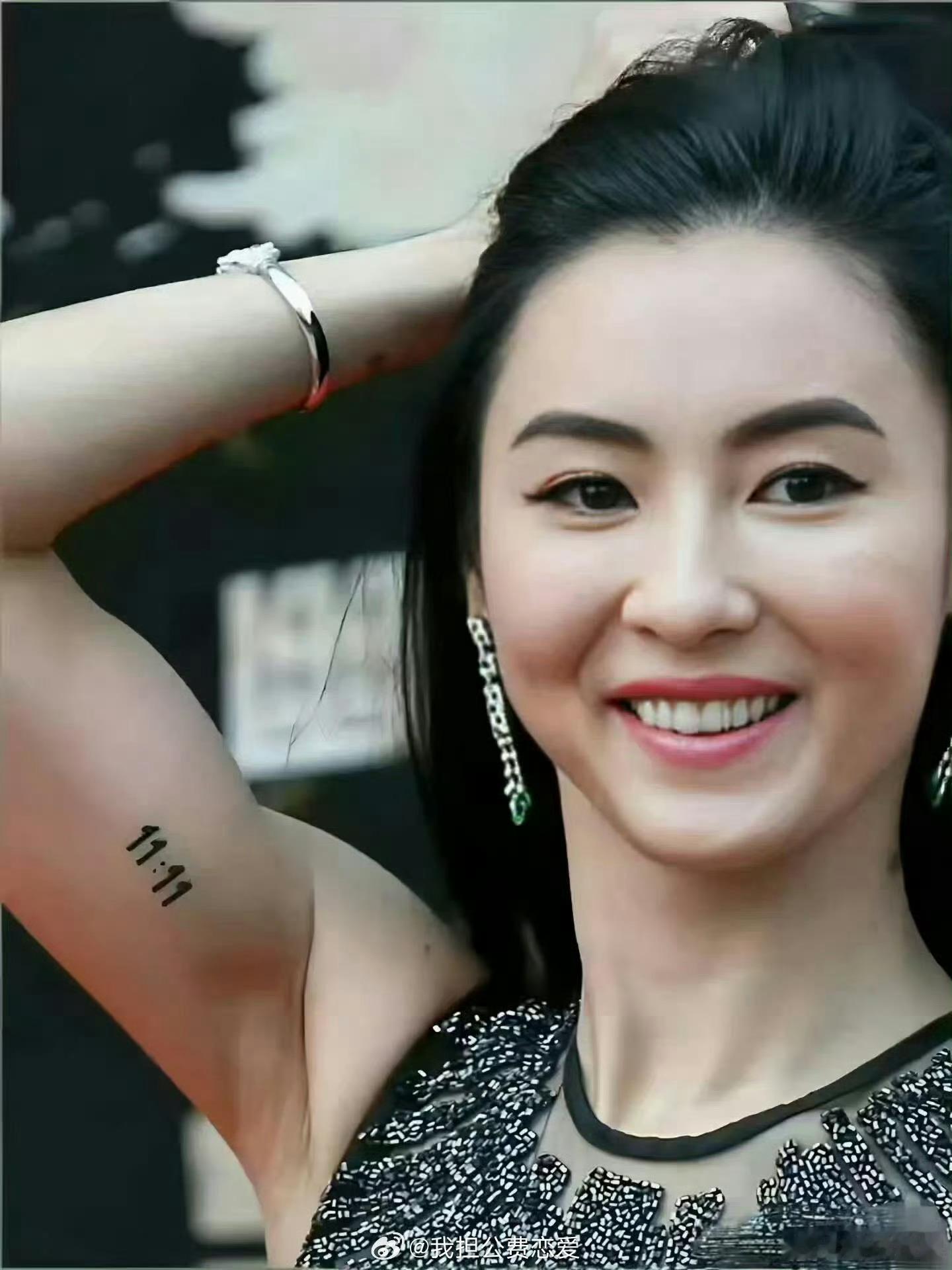 很好奇张柏芝的纹身是什么意思，有人懂吗？ 