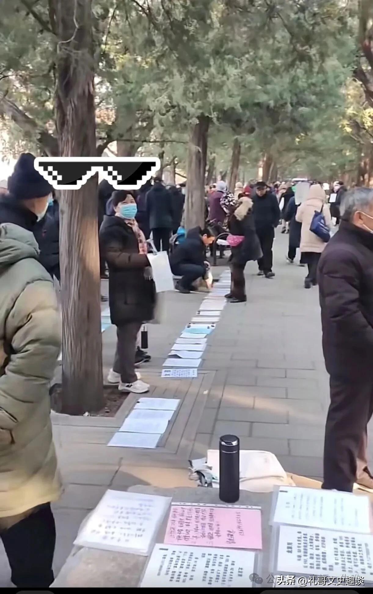 大龄青年不结婚愁坏了父母。随着不婚主义盛行，大批大龄青年选择单身，有的是因为家庭