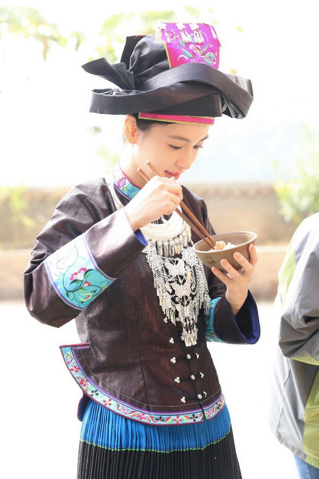 杨颖 angelababy “在人群中爱你 便是最好的距离” "Loving y