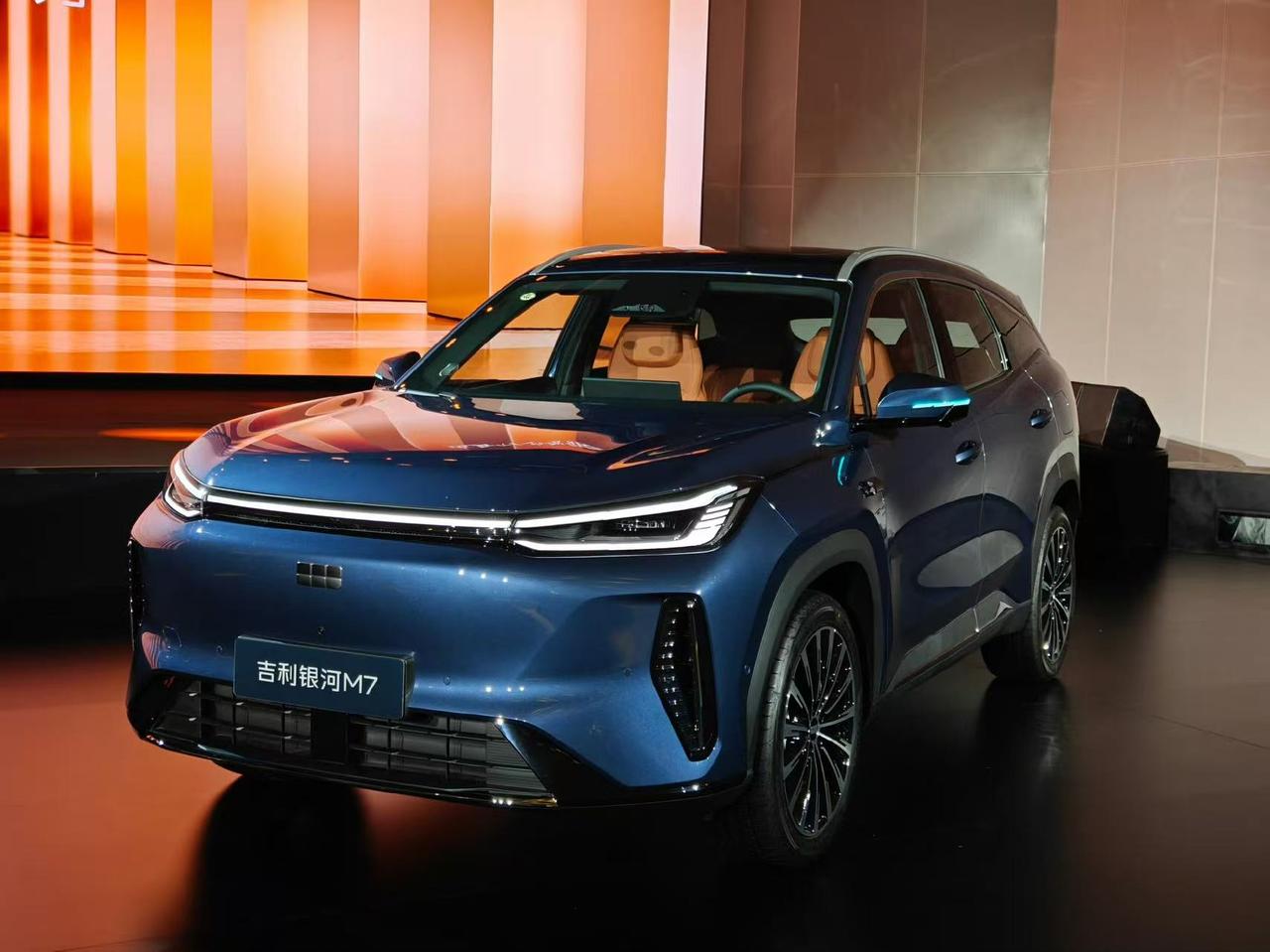 吉利银河M7在衢州迎来技术首秀！
首搭神盾金砖电池，配备29.8kWh的电池，C