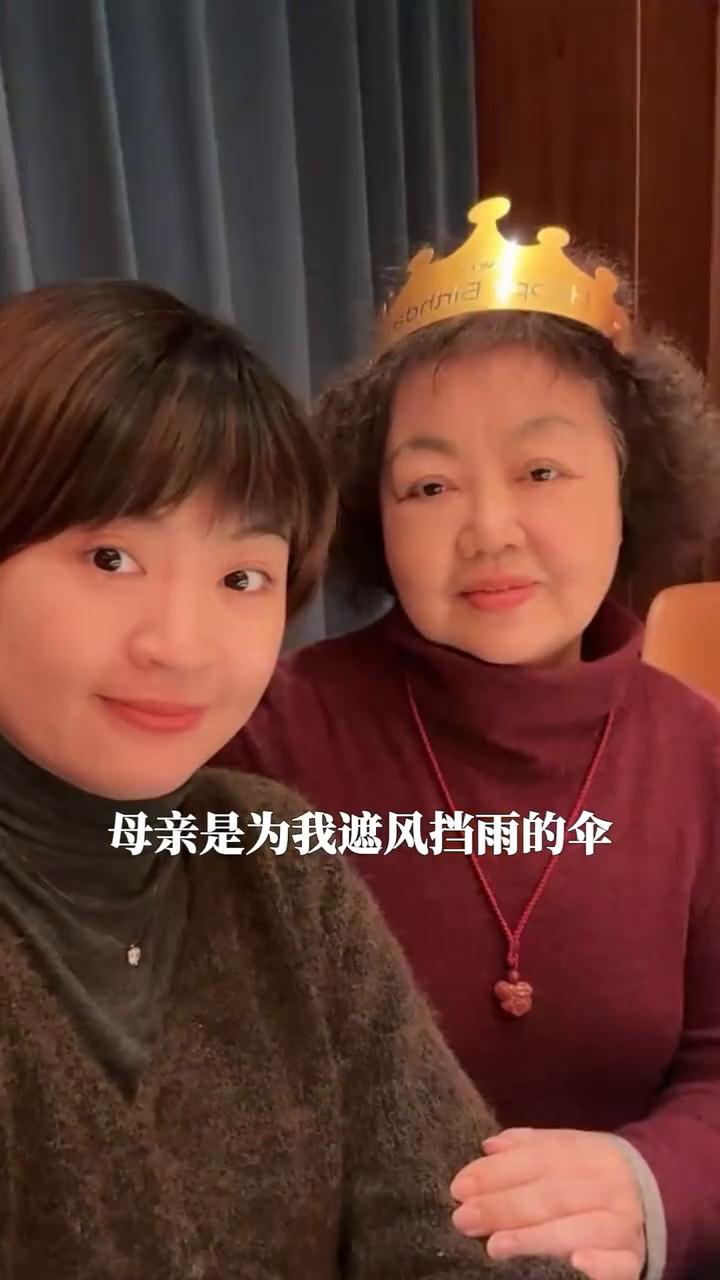 母亲节。
又到母亲节了，到了这个年纪才会深刻体会到父母在，人生尚有来处；父母去，