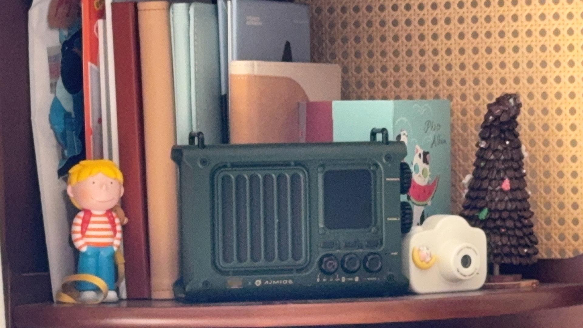 身边做广播的好友都在「转改」……看着家里这个都网络化的收音机，似乎还在「坚持」这