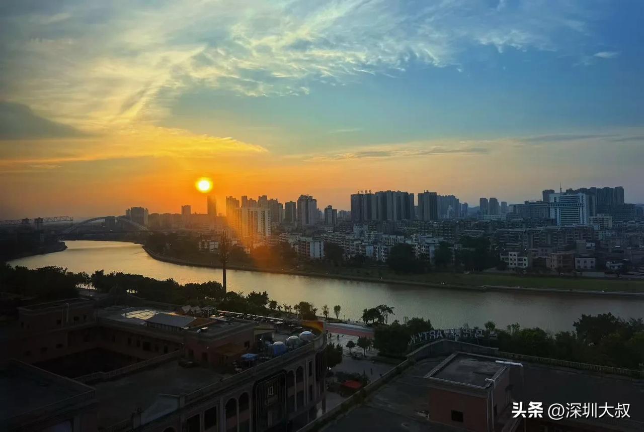 “泡女明星效应”为什么说泡女明星的企业家必死
这不是“红颜祸水”旧叙事，也不是性