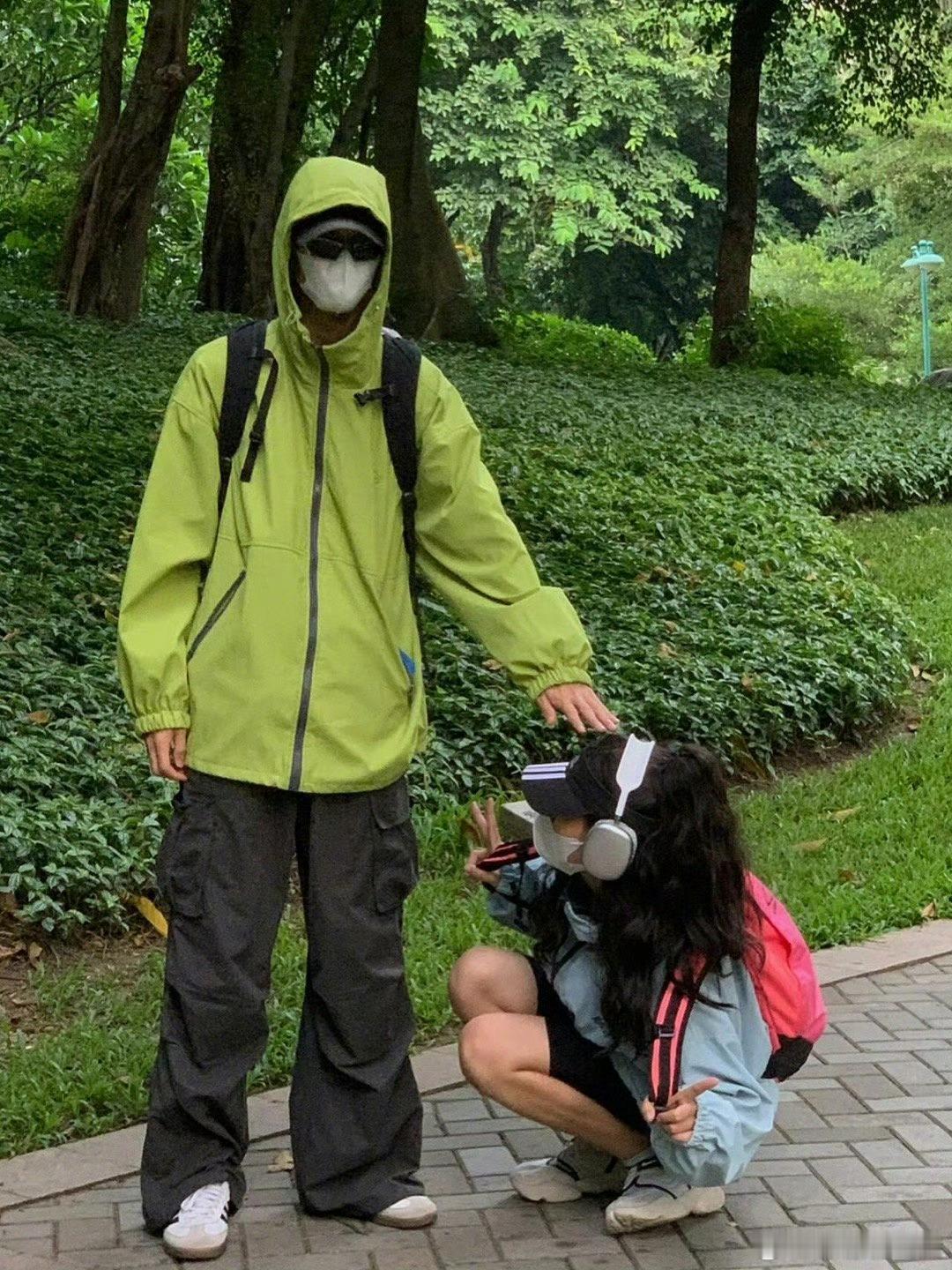 冲锋衣成顶流是靠什么征服年轻人    冲锋衣成为顶流，征服年轻人的关键在于其功能
