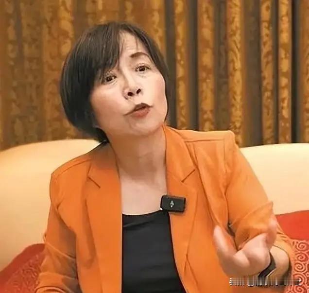 黄智贤光谱：深绿无疑！

由于隐藏的比较深，这位台岛媒体人，一度被贴上红统标签的