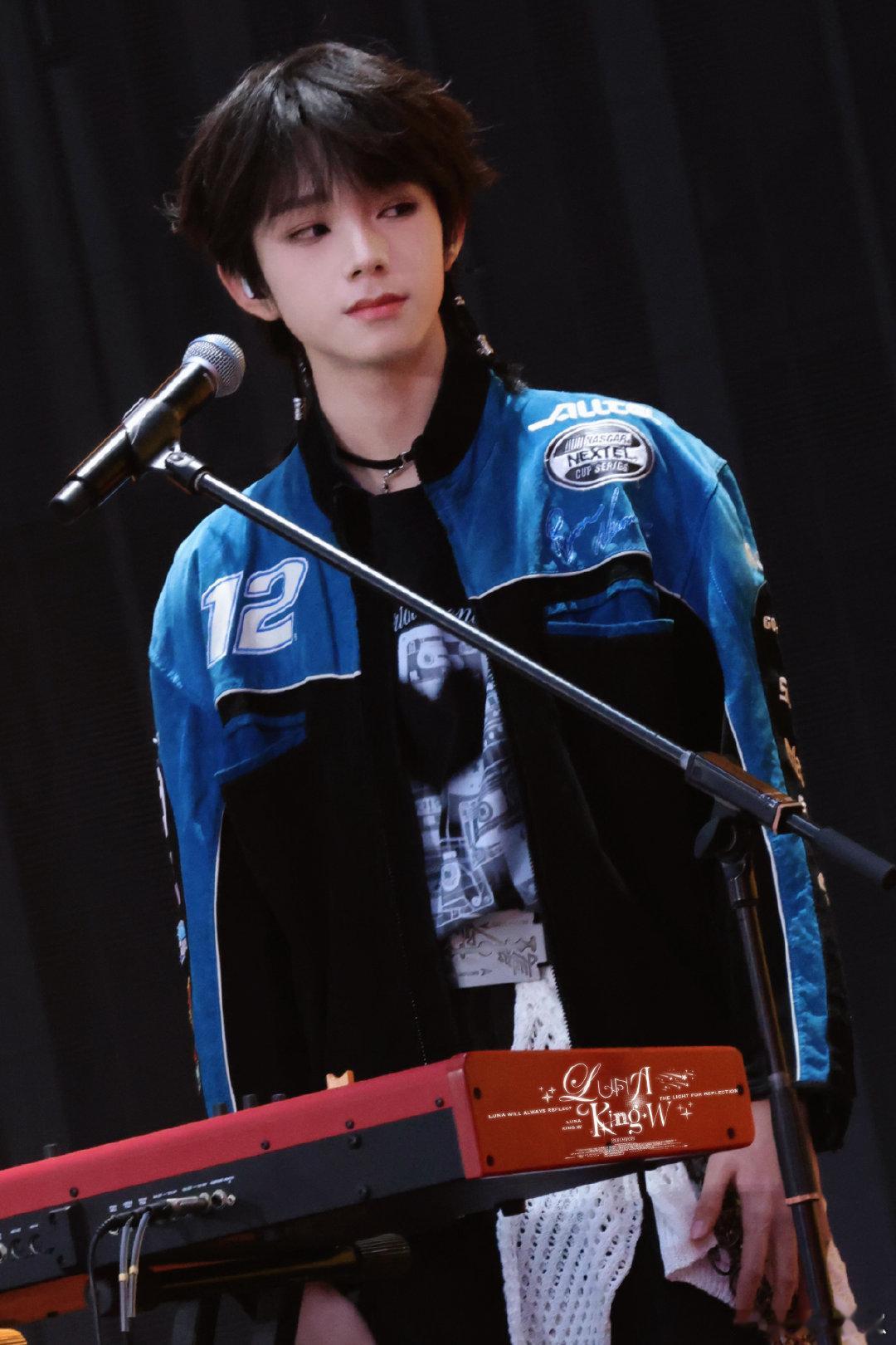 王橹杰张函瑞怎么还有节目 这俩闺蜜组也太黏糊了，临上车还要撒花比心，一举一动都戳