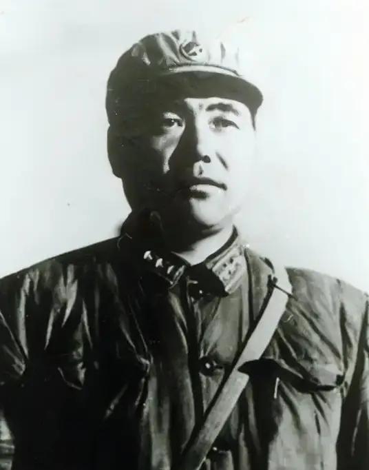 1967年，战斗英雄郭兴福，含泪掐死3个子女，随后与妻子一起割腕，结果没有成功，