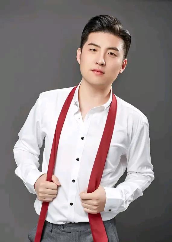 青年舞者解晓东去世 太惋惜！青年舞者解晓东9月29日凌晨在成都因抢救无效去世，年