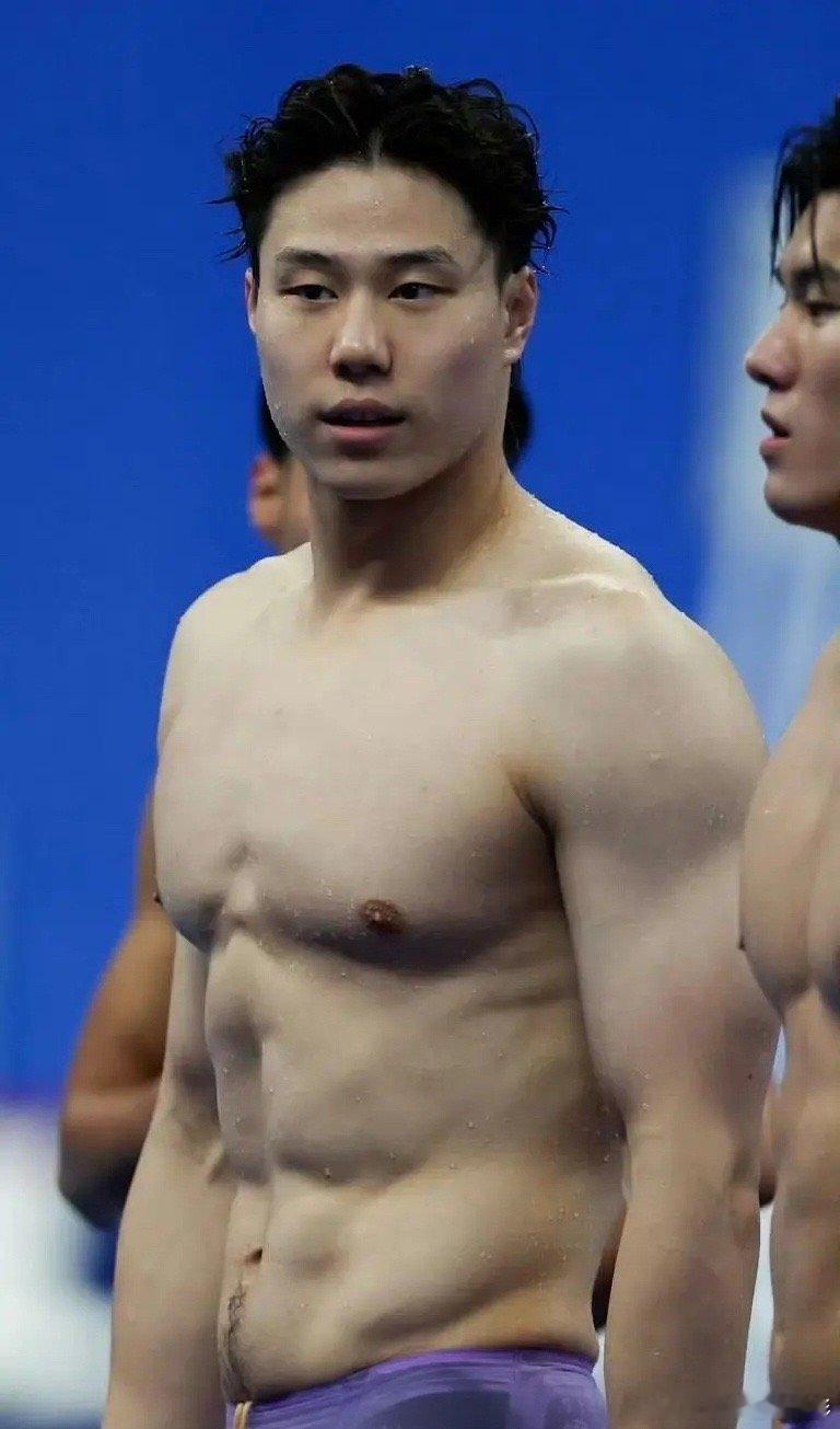 覃海洋这生图，说实话也不帅啊[跪了] ​​​