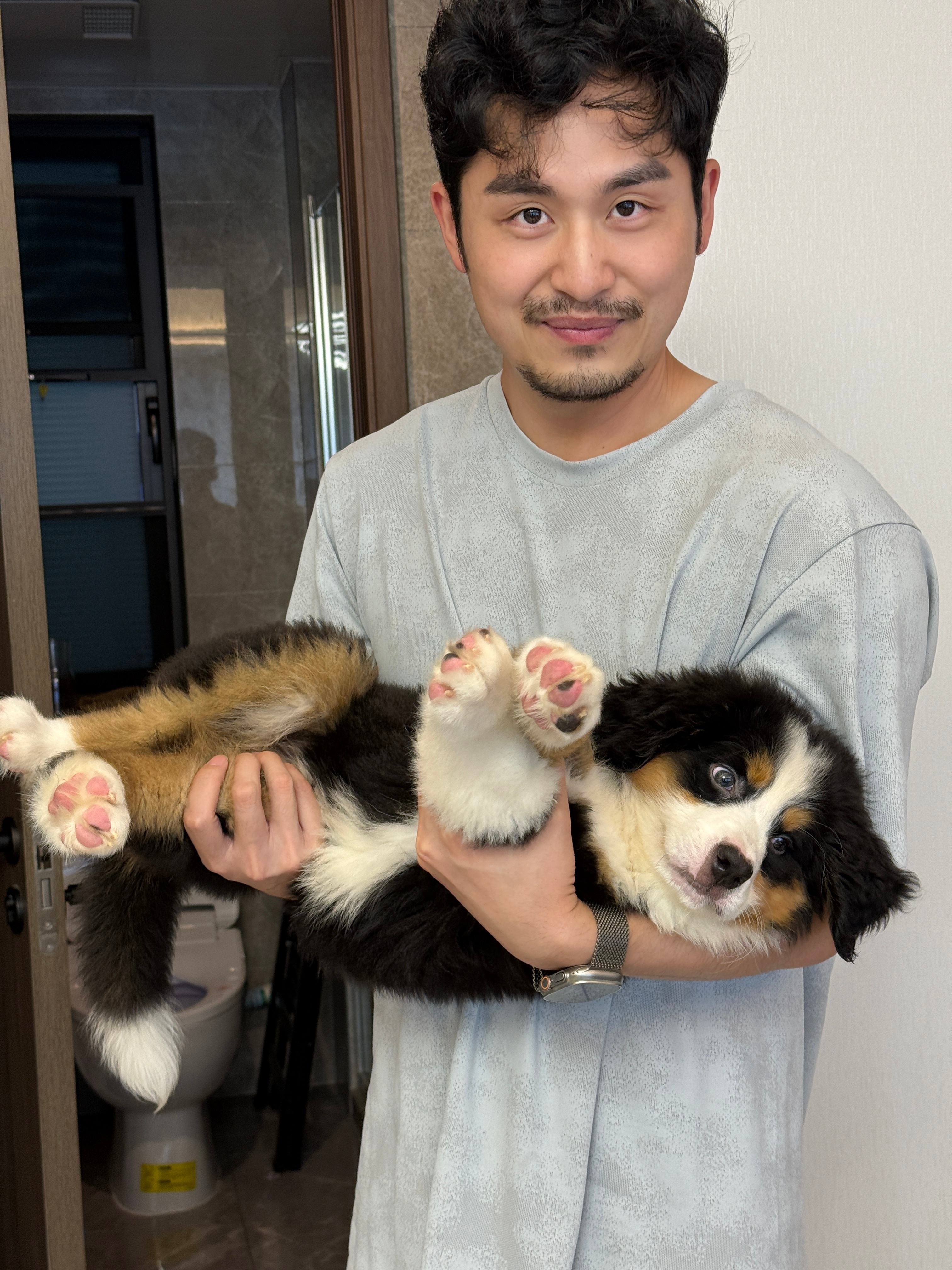纪念一下她三个月生日以后可能就抱不动她了