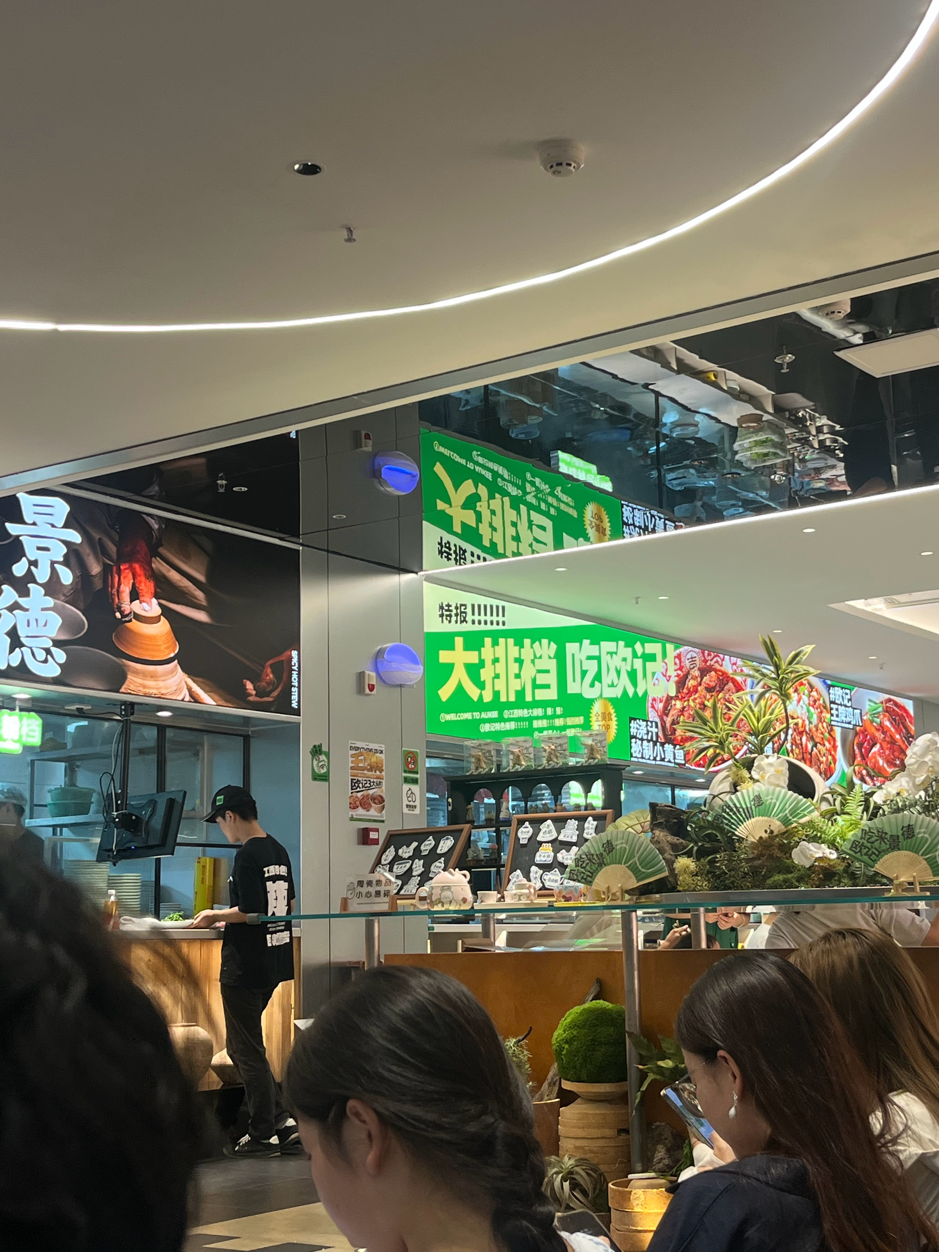 来杭州两天，想了欧记10天！特地饿着肚子来，明明看着等9桌，短短几分钟到现场就要