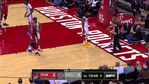 暮年安东尼单挑塔克，展现了极致的基本功。脚踝终结者训练营 ​​​