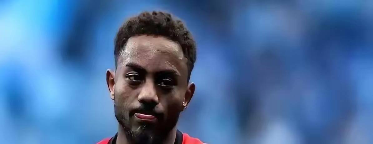 有战略眼光，前瞻性规划操作，俱乐部追求的目标就会手到擒来。希望上海足球能睿智卓越