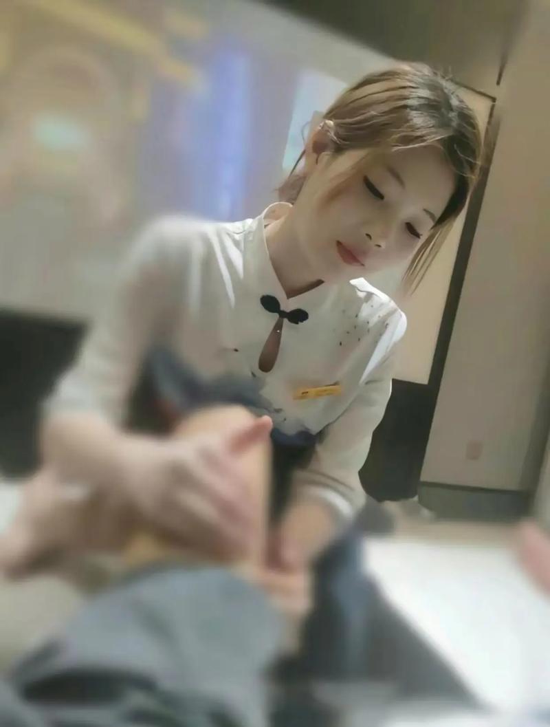 这到底是恶搞p图还是真的？谁帮我看看！