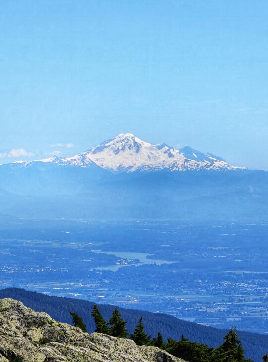 站在山顶，风是自由的味道