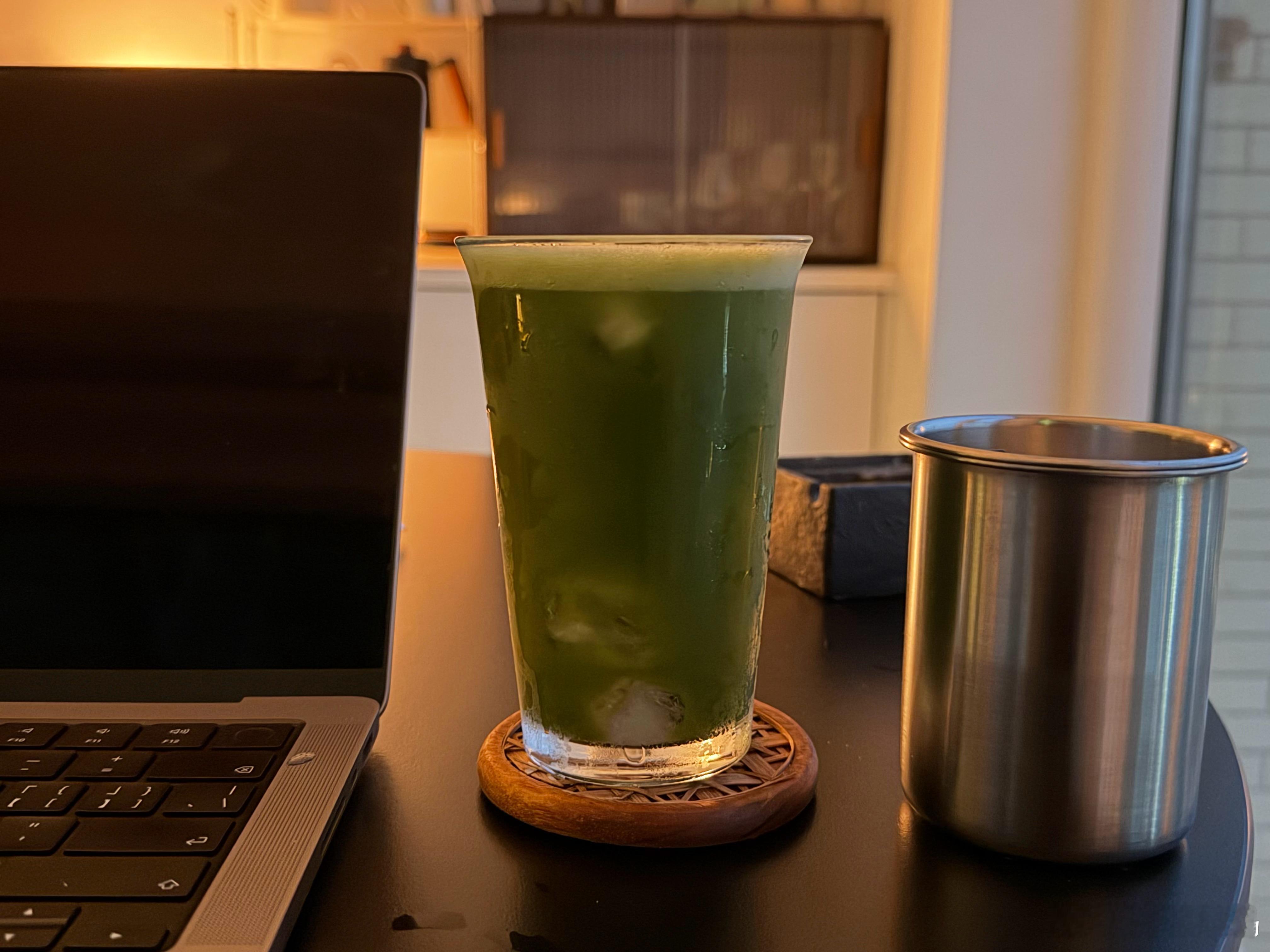 我发现抹茶比咖啡得劲多了，两杯下去我能连续工作 24 小时不带困的。 