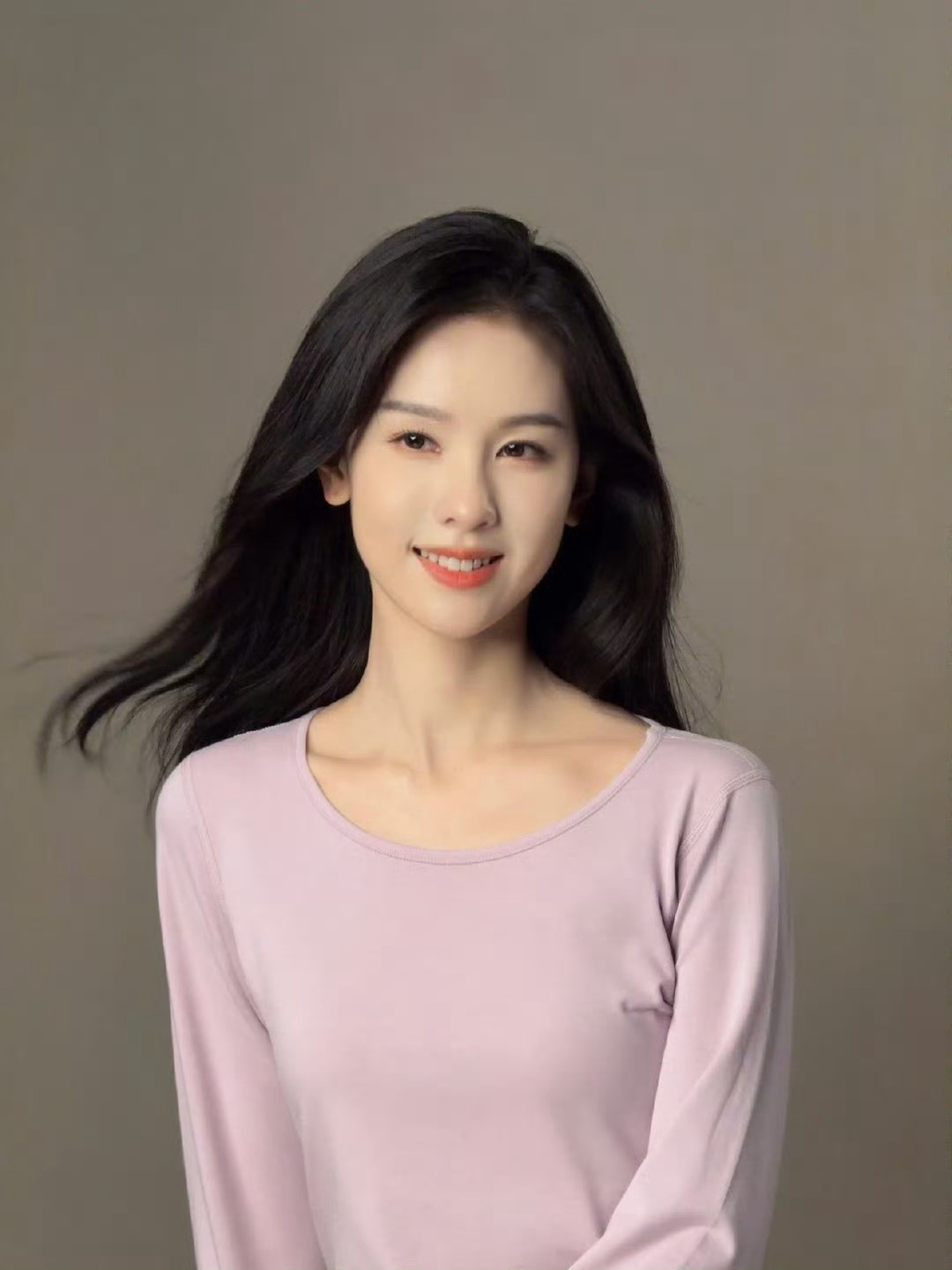 陈都灵好乖好温柔的宝宝，此女状态也太好了！！ 