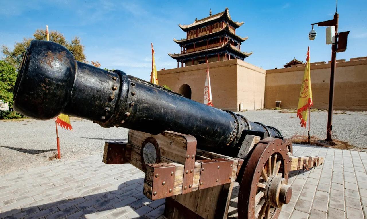 古代热兵器初期打不过冷兵器，主要受限于技术缺陷和战场适配性。早期火枪射速慢、精度