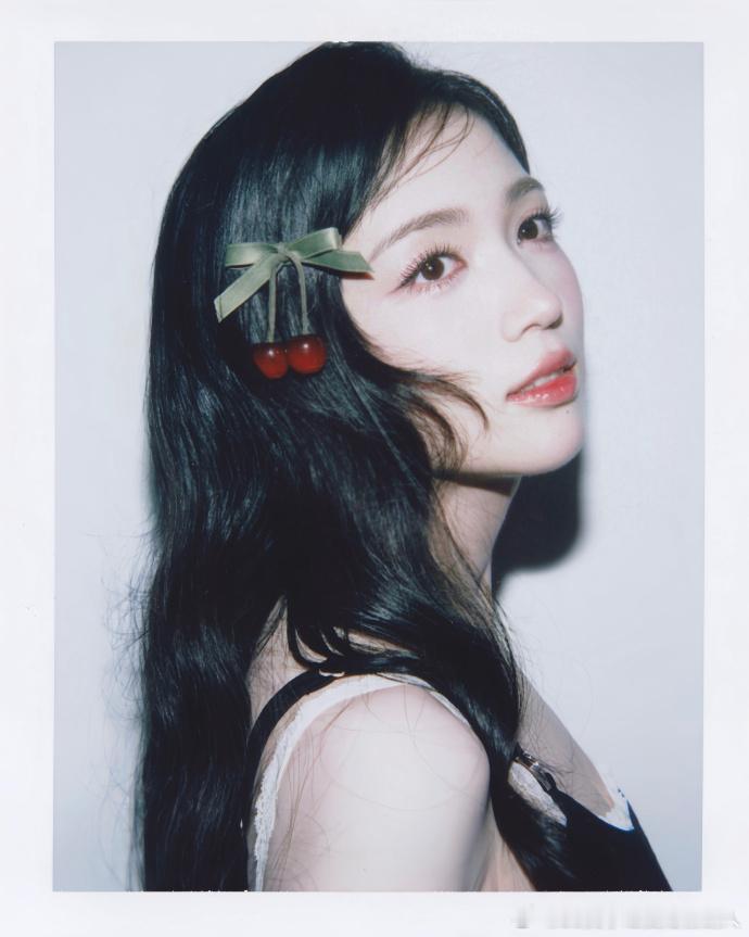 代露娃拍的撕拉片代露娃也拍了撕拉片代露娃的复古“撕拉片”写真仿佛带人穿越回胶片时